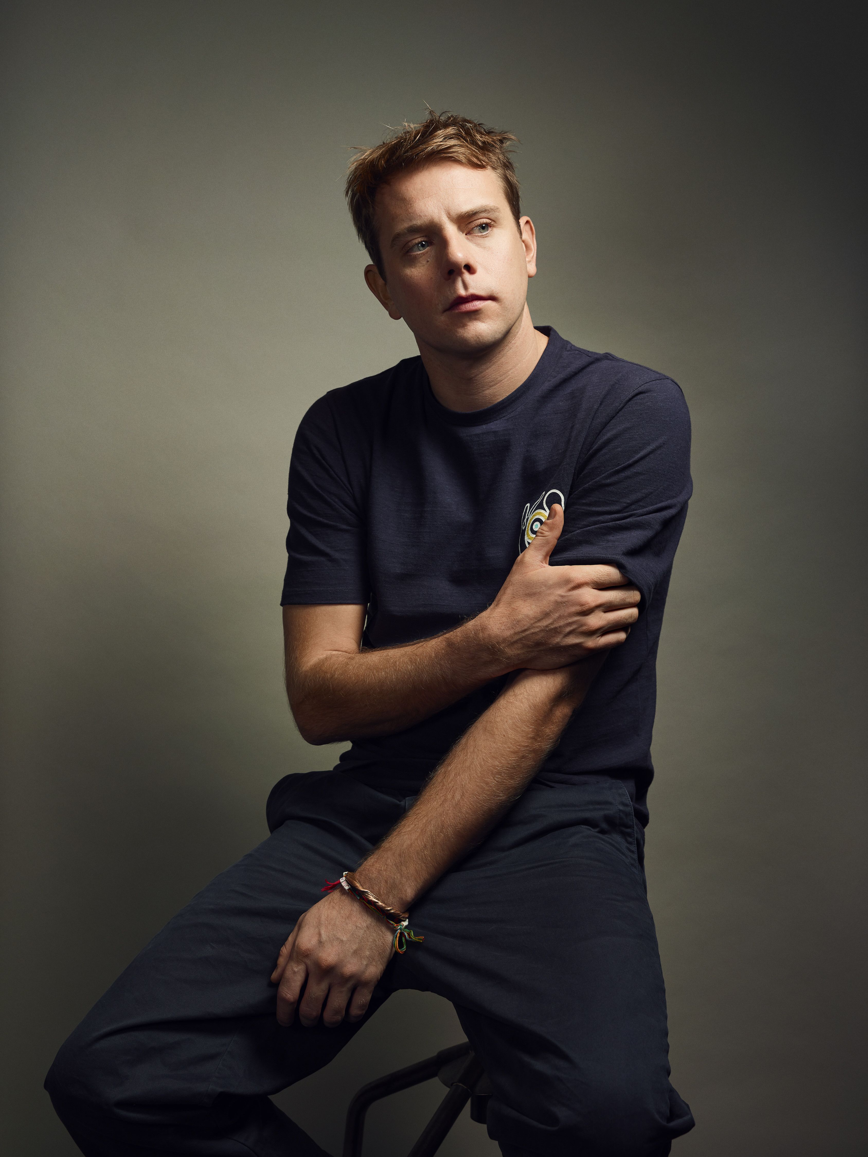 jonathan-anderson-by-manuel-braun-04-md-1614885572.jpeg