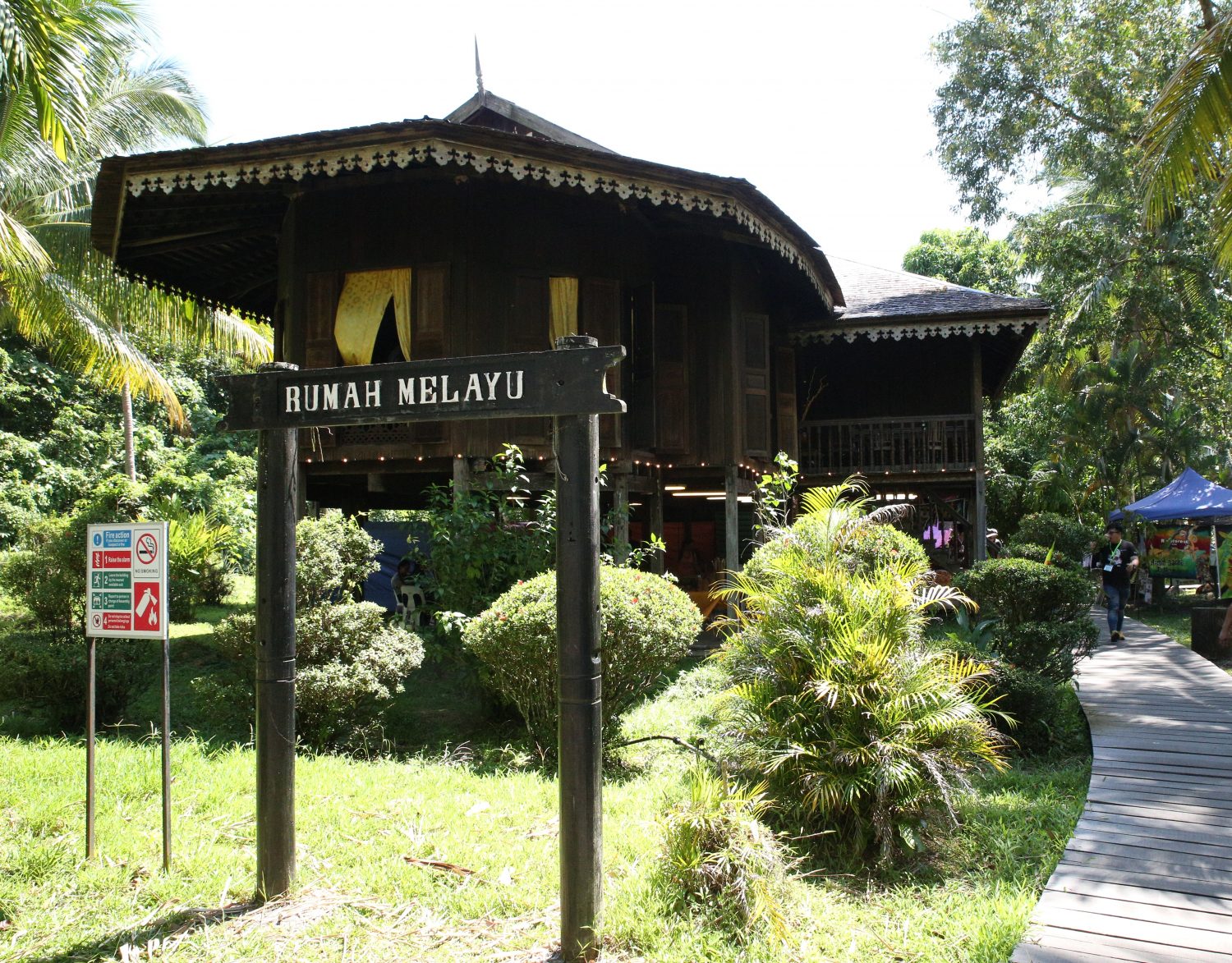 rumah-melayu-Sarawak-Cultural-Village.jpg