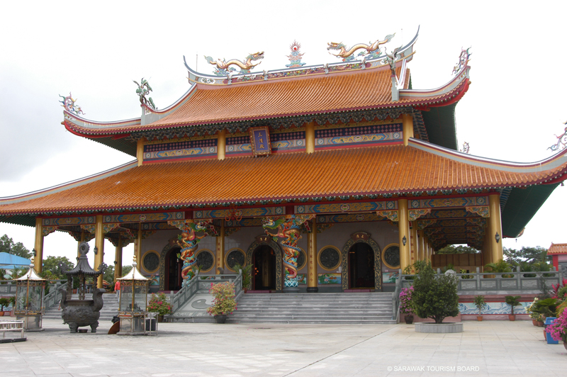 main-sarawak-borneo-culture-miri-san-ching-tien-temple.jpg