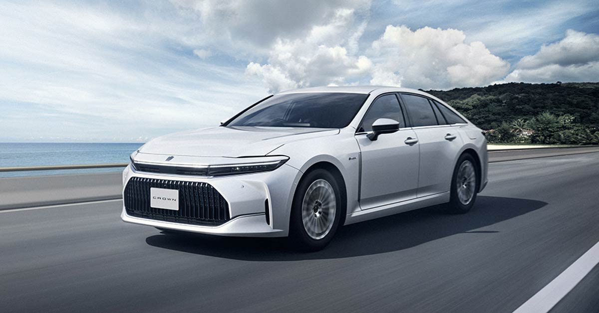 Crown-Sedan-Global-Debut-1.jpg