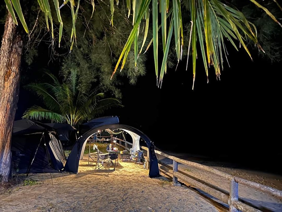 Pueh Karomboi Beachstay Sematan