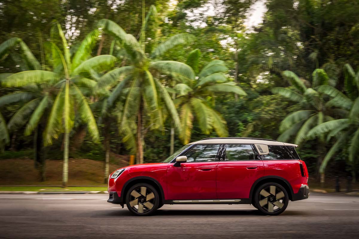 MINI-Countryman-S-Fiery-Stallion-Edition-11.jpg