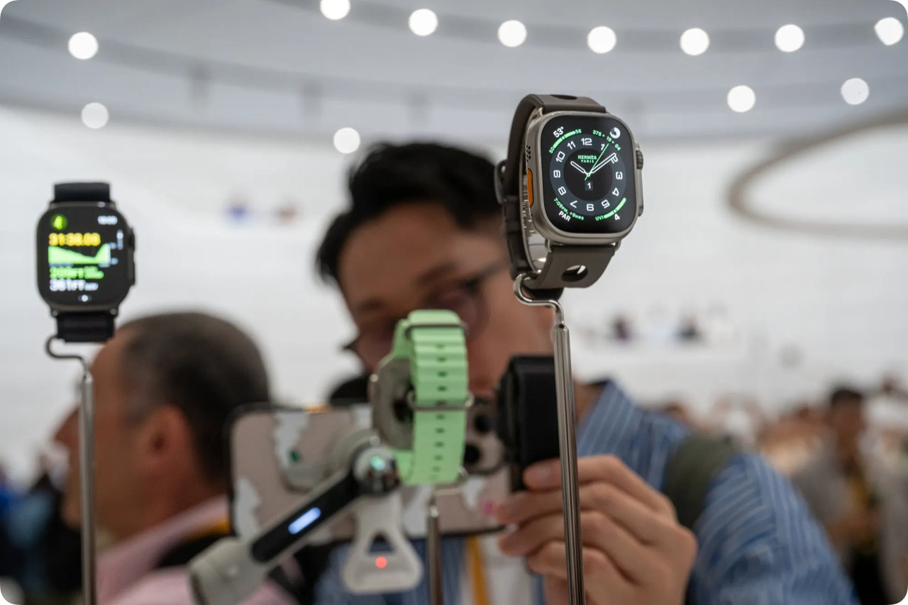 苹果考虑重构 Apple Watch：无屏设备、圆形表盘和新价格带都在评估