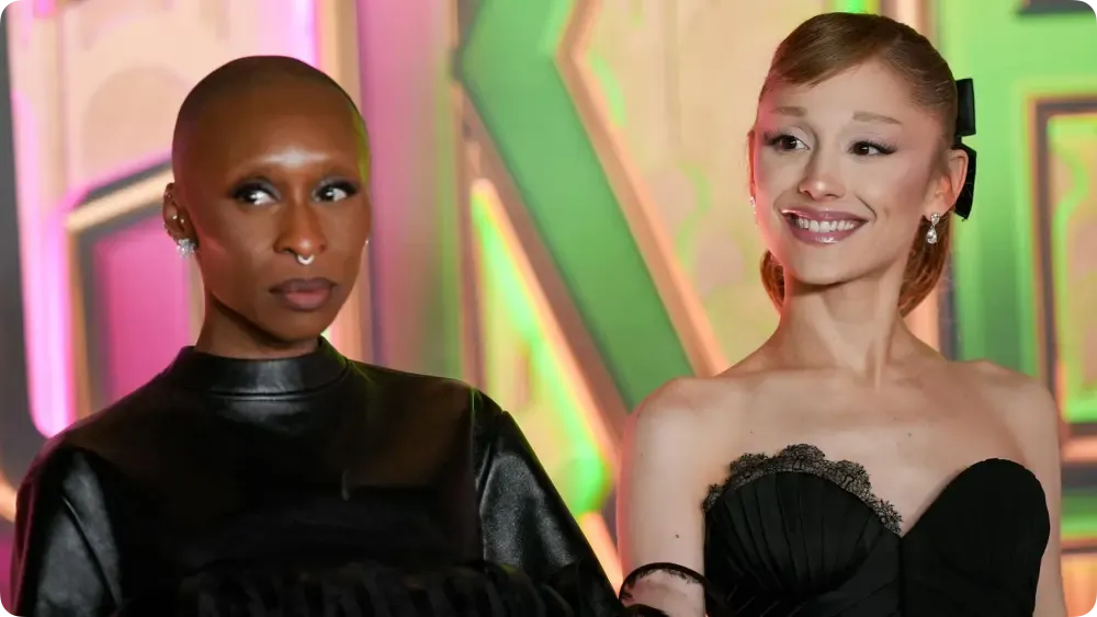 Ariana Grande 与 Cynthia Erivo 在伦敦合唱《For Good》