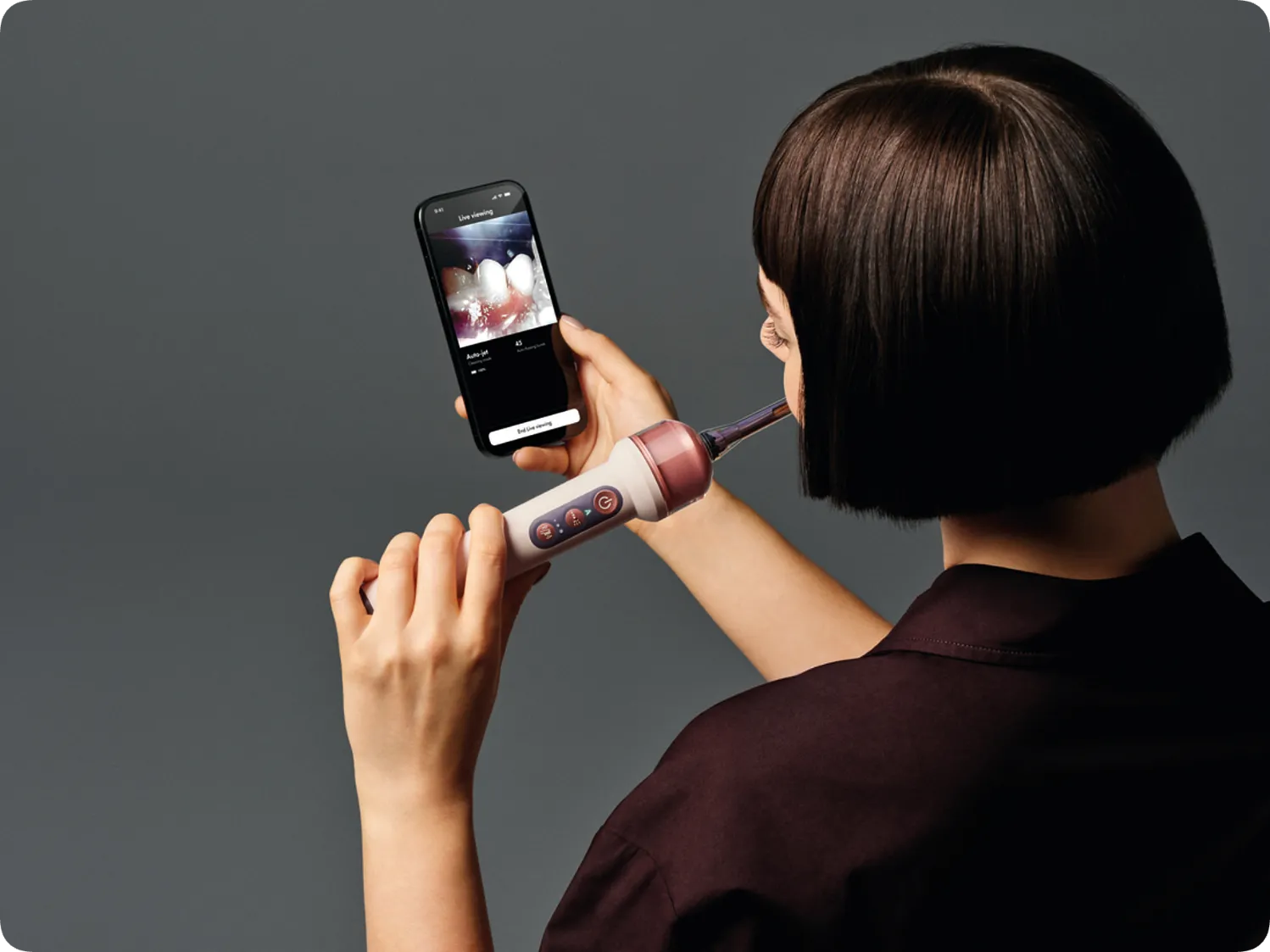 Dyson 发布 CameraJet 可视成像牙刷，内置摄像头和牙缝喷流