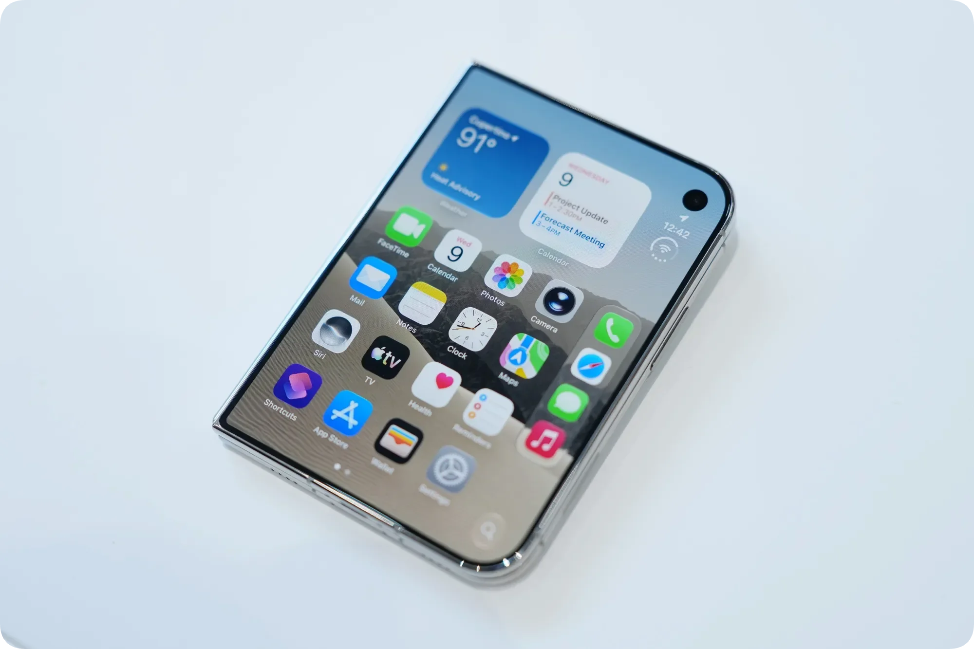 Gurman：iPhone Duo 有望成为苹果历史级产品